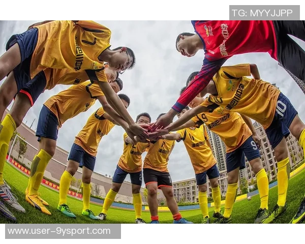 白色足球袜在泥地上的冒险与挑战体验运动的乐趣与坚持 白色足球袜在泥地上的冒险与挑战体验运动的乐趣与坚持