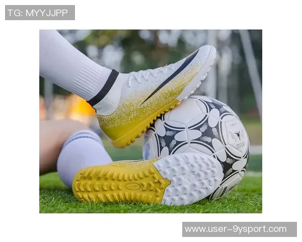 穿两双袜子的足球鞋能提升你的比赛表现与舒适度吗 穿两双袜子的足球鞋能提升你的比赛表现与舒适度吗